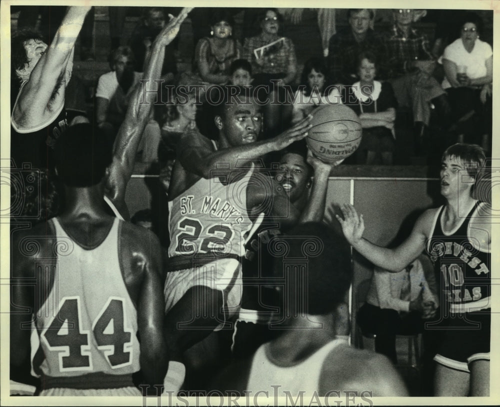 1982 Press Photo Jai Mahone, St. Mary's College Basketball Player at Game- Historic Images