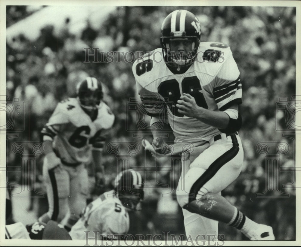 1976 Press Photo Winston Churchill High School Football Team Player at Game - Historic Images