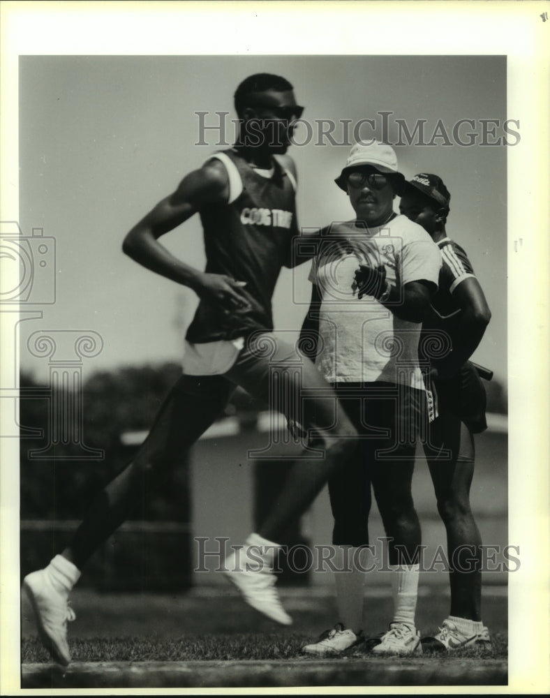 1988 Press Photo Tyree Wiseman, High School Track Coach Times Runner - sas09127 - Historic Images