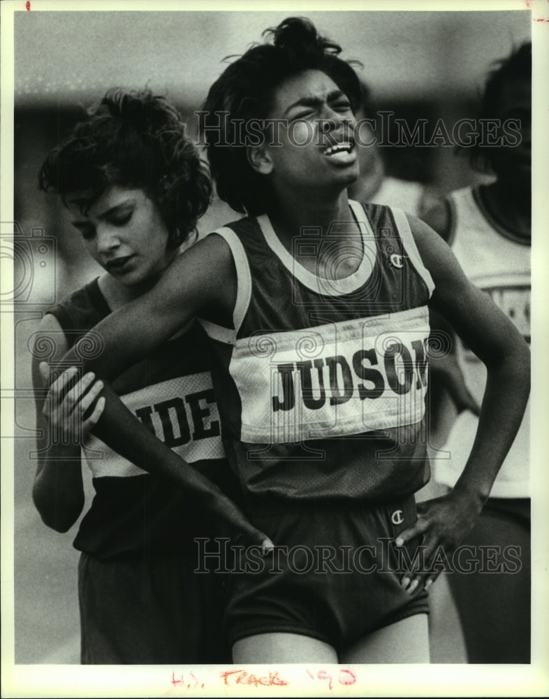1990 Press Photo Judson High School Girls Runners at Central Catholic Track Meet- Historic Images