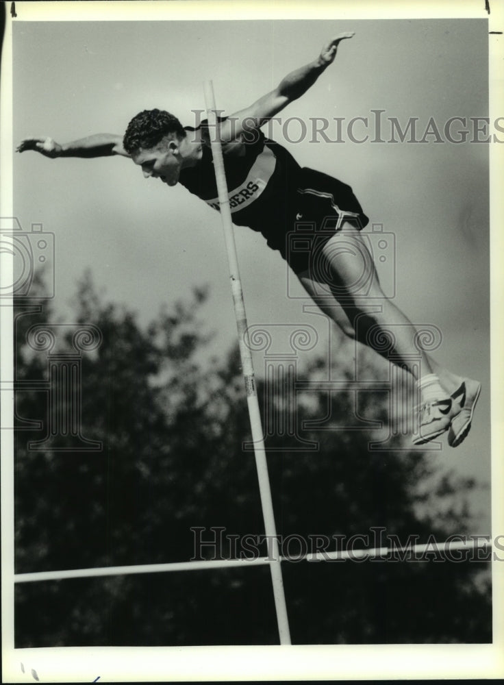 1992 Press Photo Roger Borbon, Churchill High School Track Pole Vaulter at Meet- Historic Images