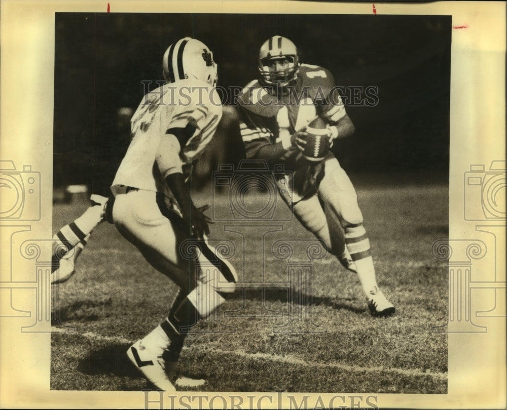1982 Press Photo High School Football Players Allen Dear and John White at Game - Historic Images