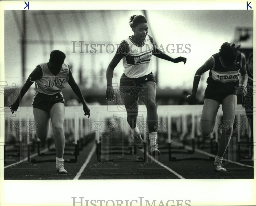 1990 Press Photo RoLunda Lee, Brackenridge High School Track Hurdle Runner- Historic Images