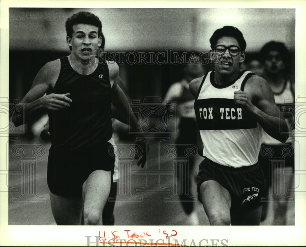 1990 Press Photo Robbie Delarosa, Fox Tech High School Central Catholic Track - Historic Images