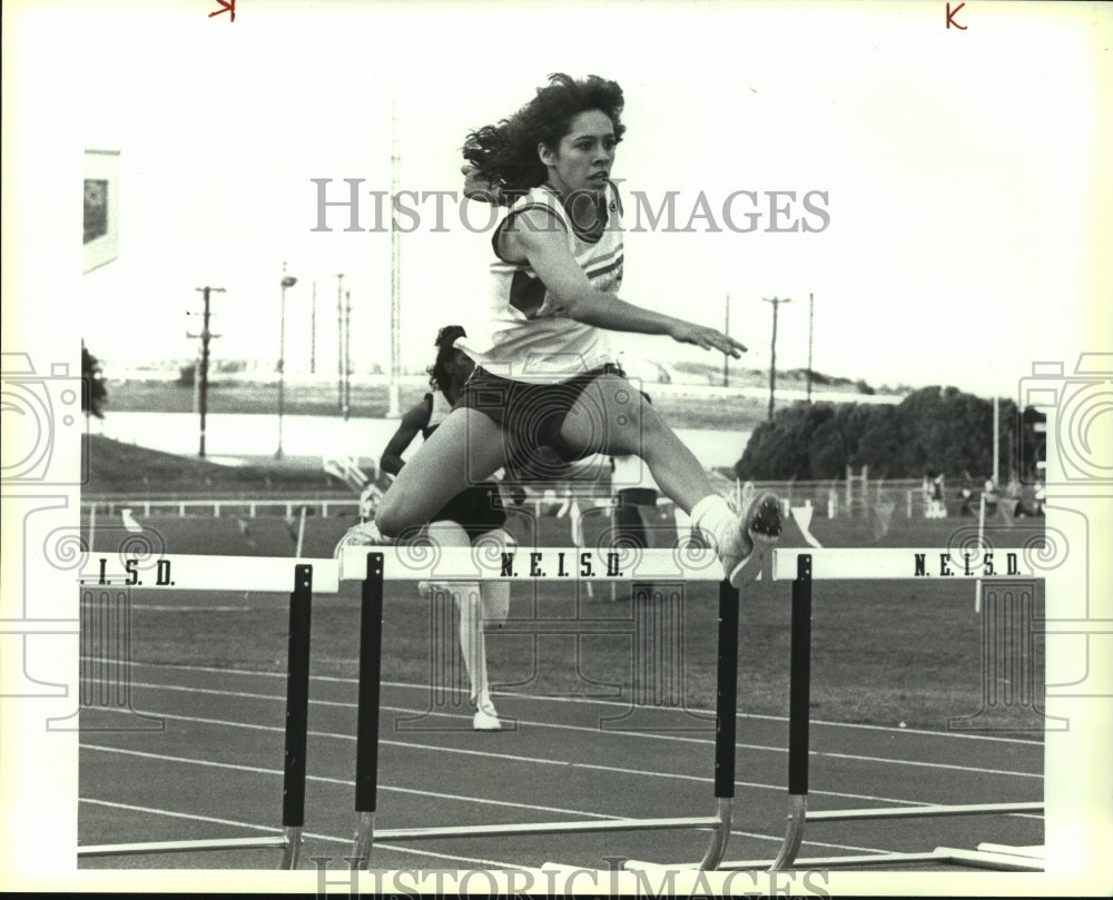 1991 Press Photo Gina Dominguez, Brackenridge High School Track Hurdle Jumper- Historic Images