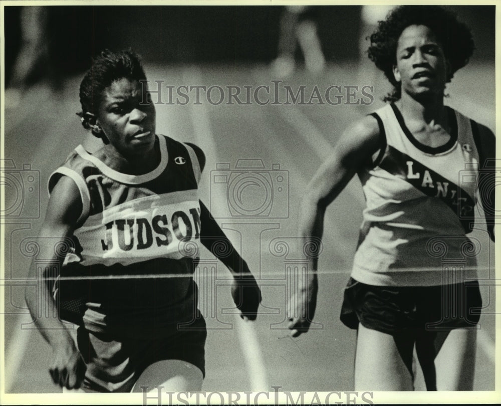 1987 Press Photo Janice Gibson, Judson High School Track Runner at Finish Line- Historic Images