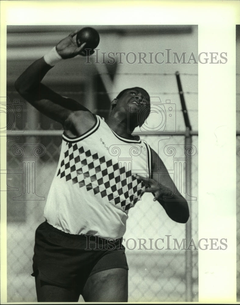 1988 Press Photo Ollie Stevens, Highlands High School Track Shot Put Thrower- Historic Images