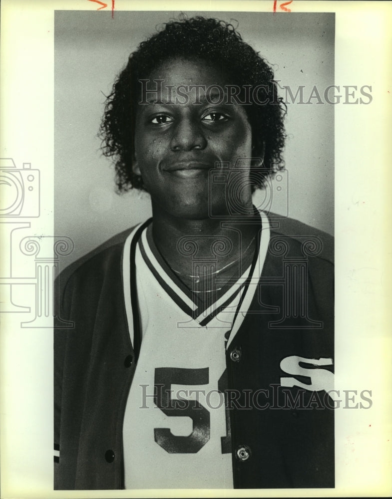 1985 Press Photo Bernadette Ray Southwest High School Basketball Play 1985-press-photo-bernadette-ray-southwest-high-school-basketball-play