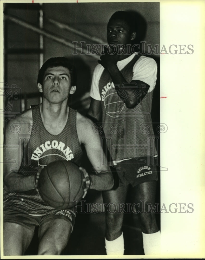 1986 Press Photo Victor Sierra, New Braunfels High School Basketball Player- Historic Images