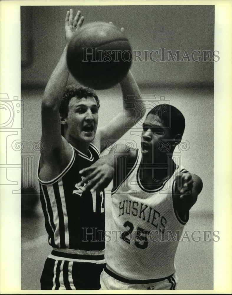 1986 Press Photo Adrian Wright, Holmes High School Basketball Player at Game- Historic Images