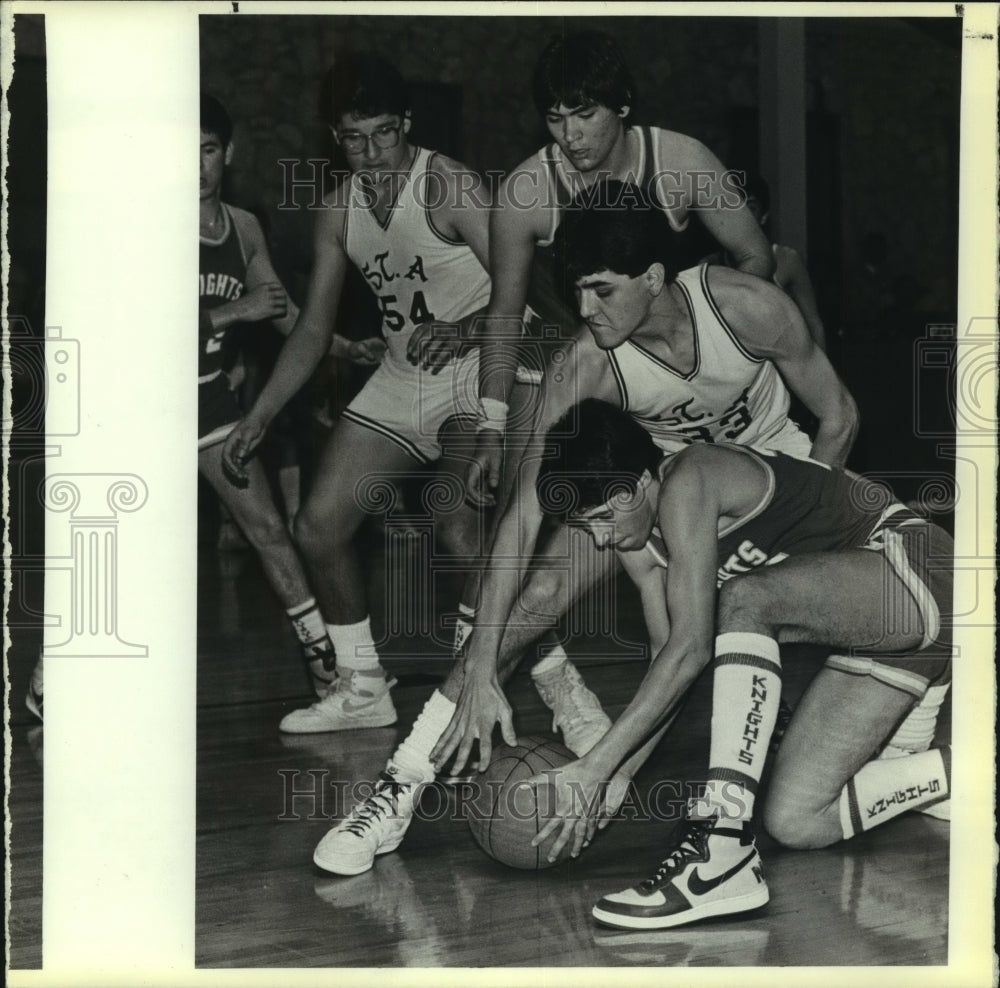 1986 Press Photo St Augustine High School Basketball Players at St Anthony Game - Historic Images