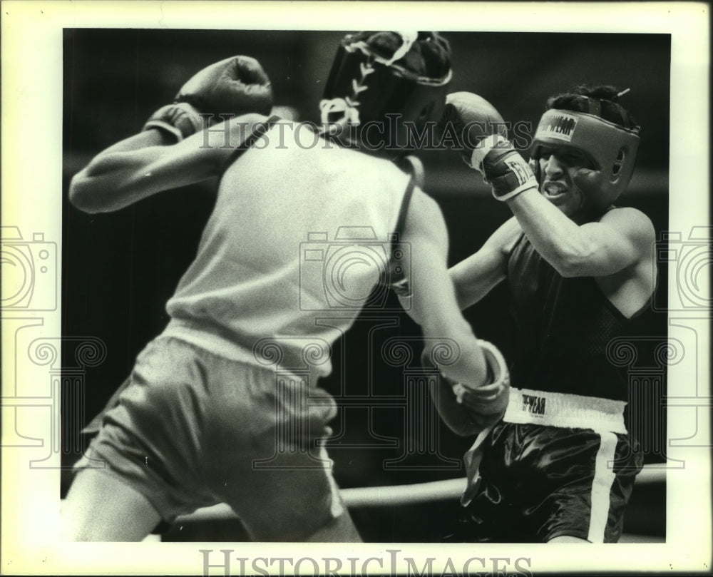 1984 Press Photo Boxers Rene Ruiz and Jose L. Flores at Golden Gloves Bout- Historic Images