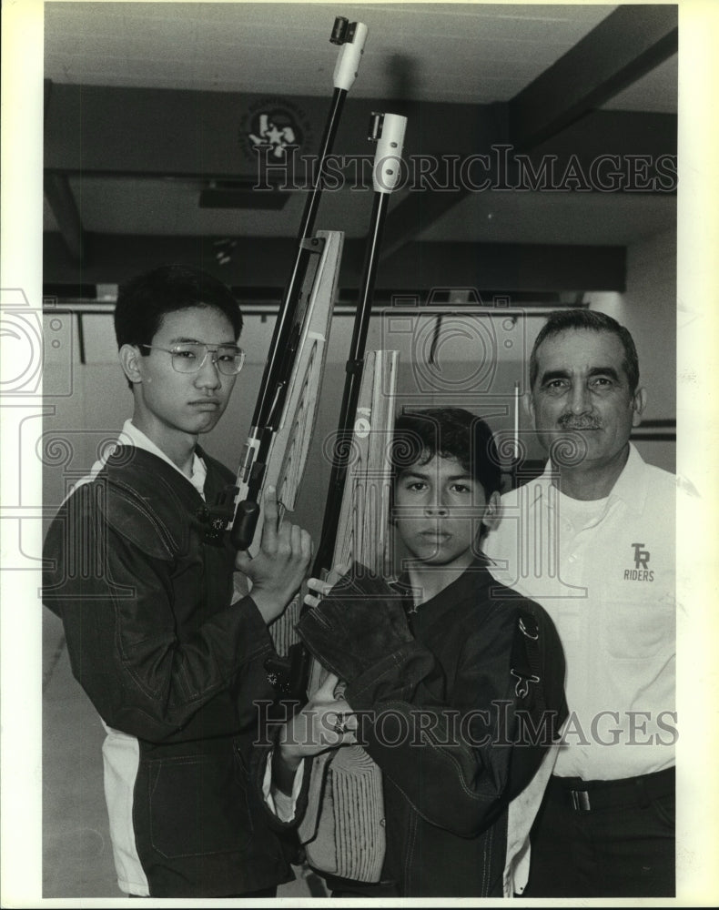 1989 Press Photo Ruben Fores, Roosevelt High School ROTC Air Rifle Team Coach- Historic Images