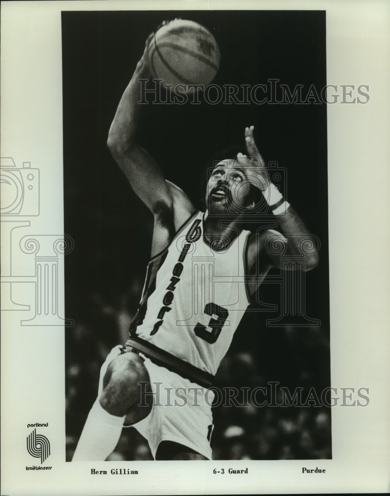 Press Photo Herm Gilliam, Portland Trailblazers Basketball Player at Game - Historic Images
