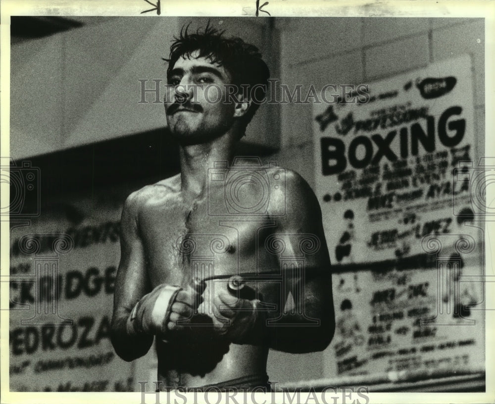 1987 Press Photo Boxer Louie Espinoza - sas09979 - Historic Images