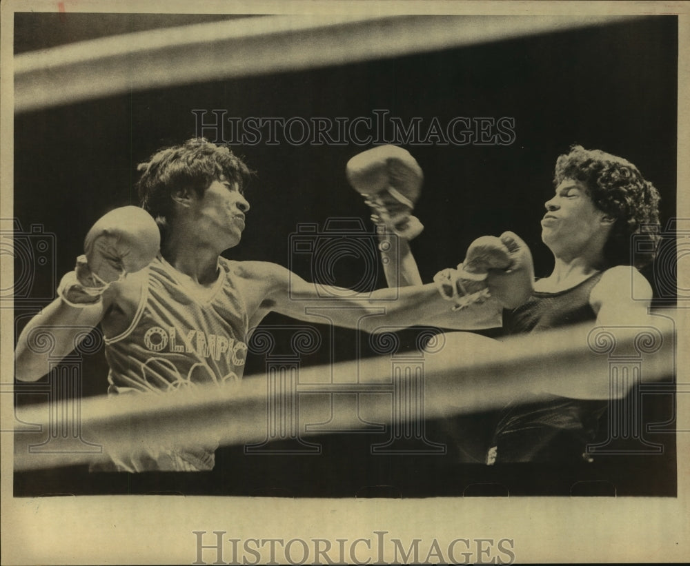 1987 Press Photo Boxers Joe Baldermas and Ramiro Sepulveda at Golden Gloves Bout - Historic Images