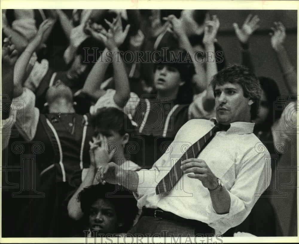 1986 Press Photo Mike Floyd, Jay high School Basketball Coach at Game - Historic Images