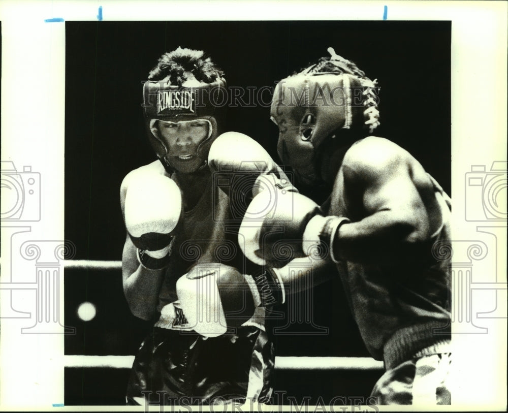 1994 Press Photo Boxers Juan Anzures and Joey Flores at Golden Gloves Bout-Historic Images