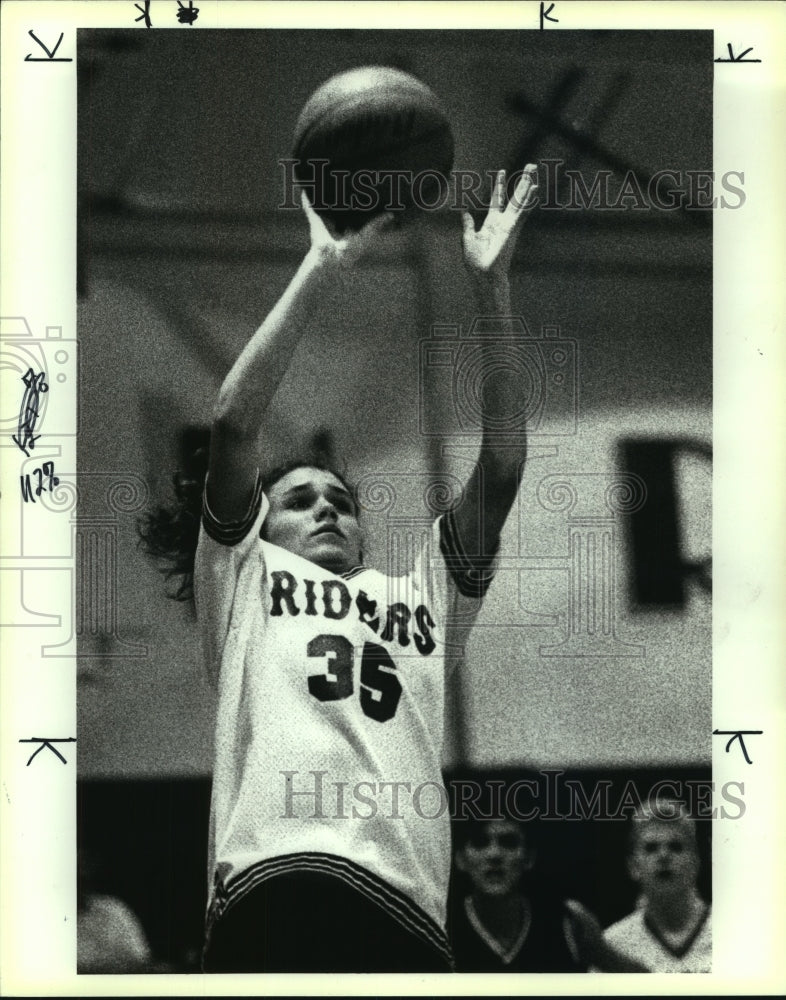 1990 Press Photo Roosevelt High basketball player April Lawson vs. Seguin - Historic Images