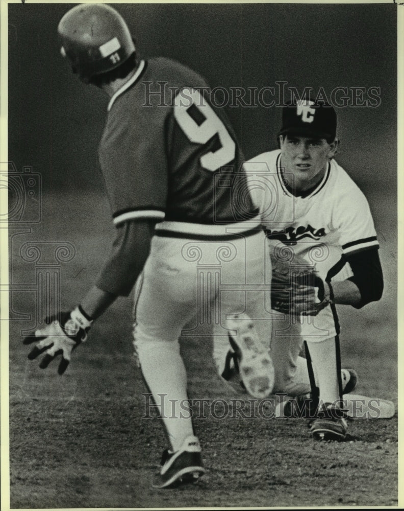 1986 Press Photo The Churchill High baseball team snuffs out a steal attempt - Historic Images