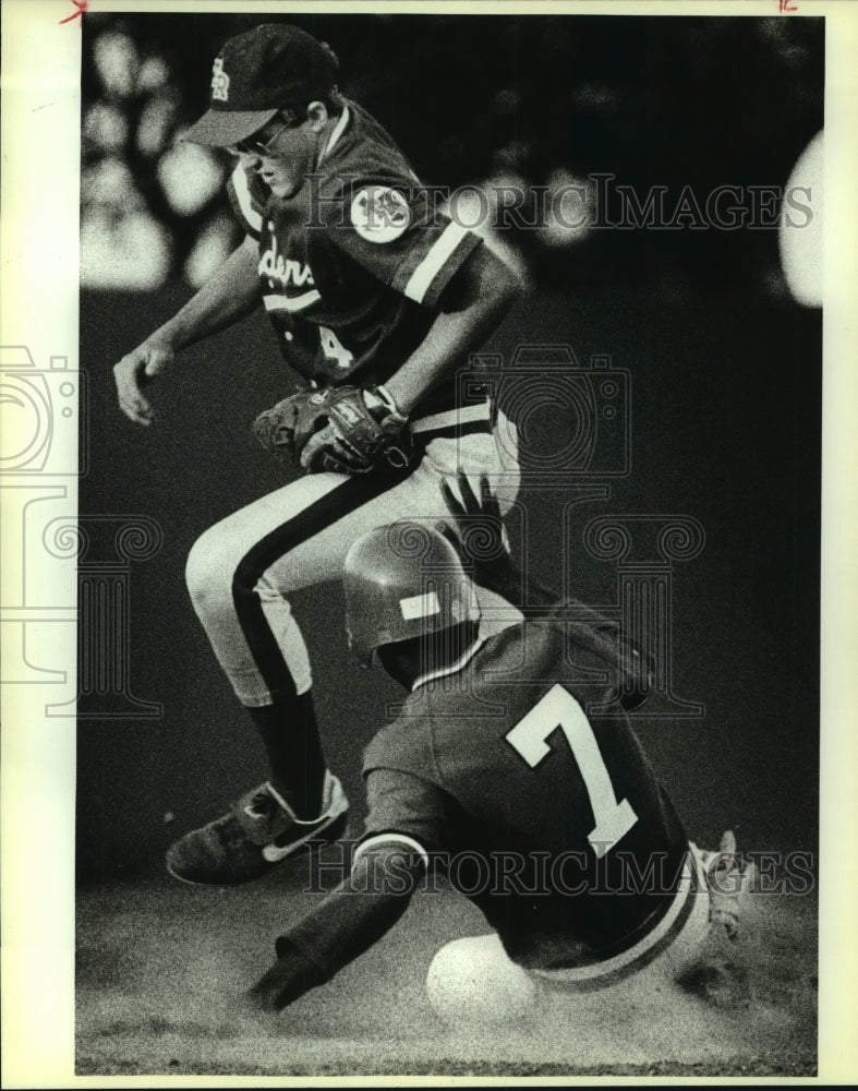 1986 Press Photo Madison and Roosevelt play high school baseball - sas10220 - Historic Images