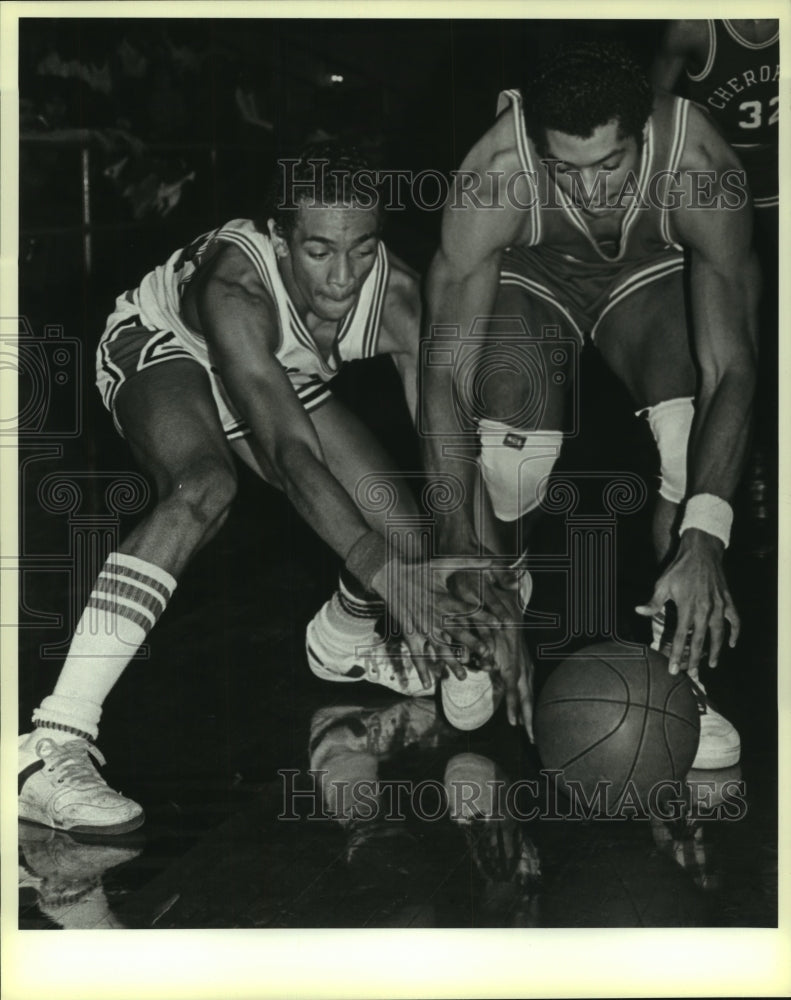 Press Photo Fox Tech and Sam Houston play boys high school basketball - Historic Images