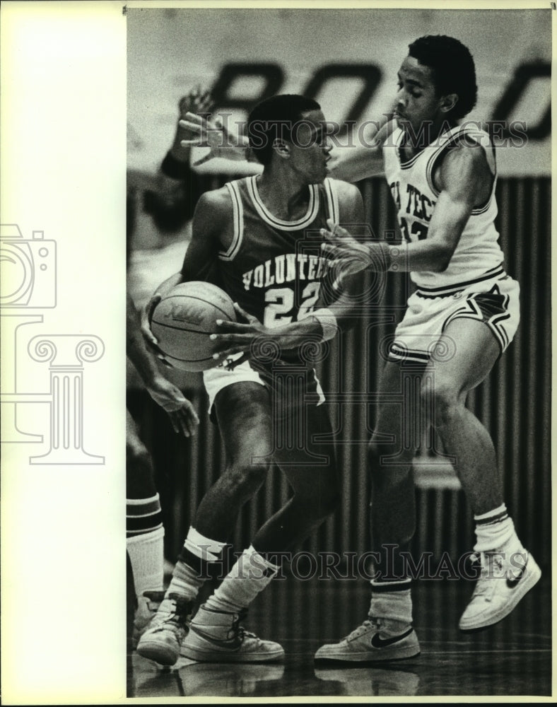 1985 Press Photo Lee and Fox Tech play boys high school basketball - sas10273 - Historic Images