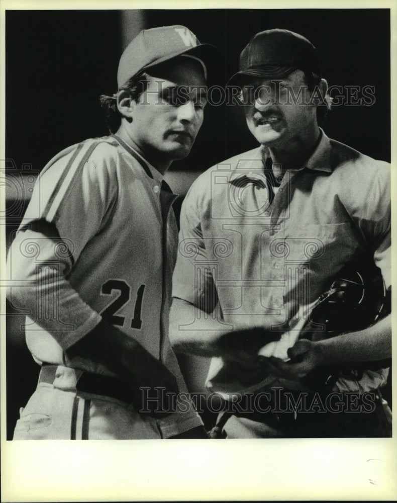 1986 Press Photo Wheatley High baseball coach Gordon Gessell and an umpire- Historic Images