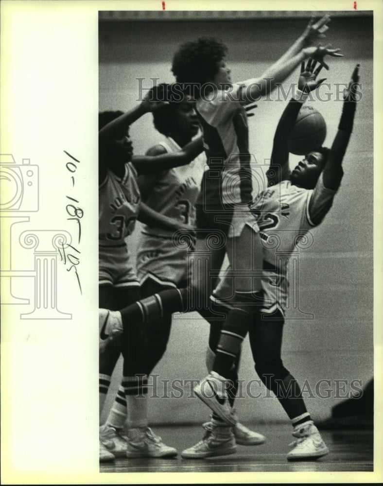 1984 Press Photo Jay and Lee play girls high school basketball - sas10360 - Historic Images