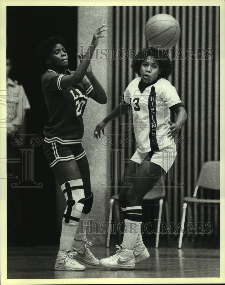 1984 Press Photo Austin LBJ and Highlands play girls high school basketball- Historic Images