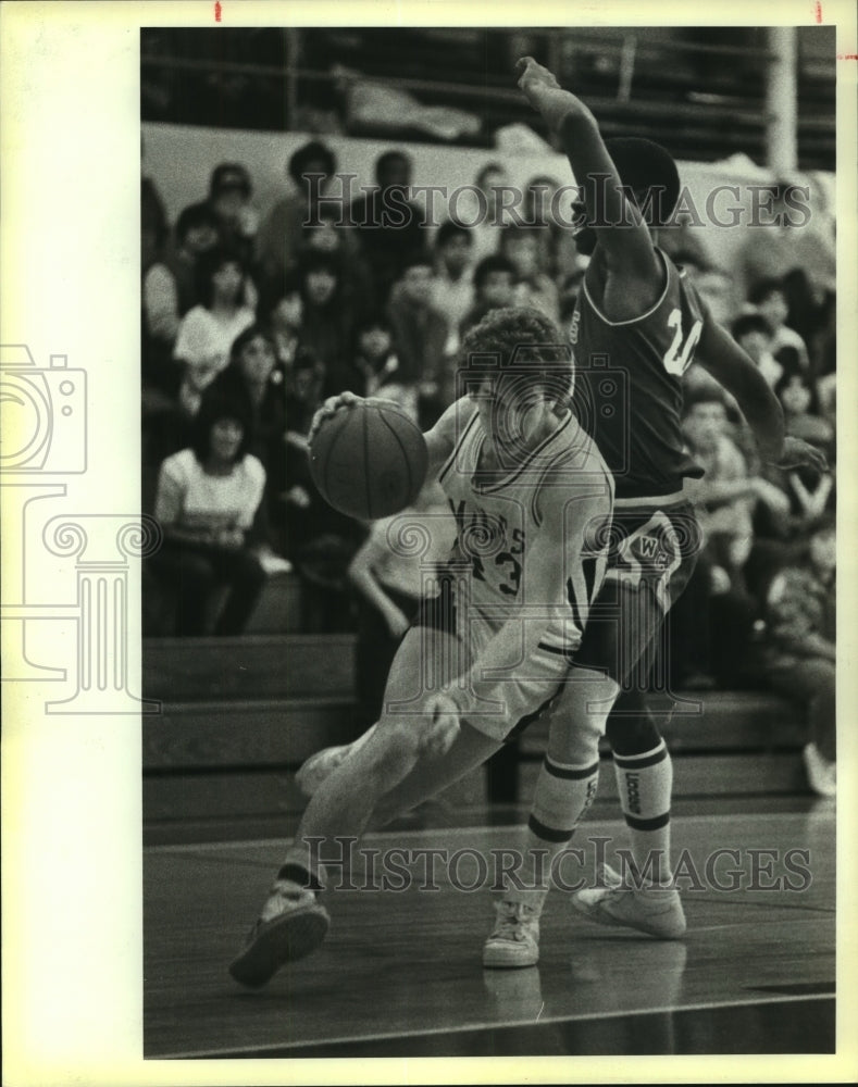 1984 Press Photo South San West and Alamo Heights play boys prep basketball- Historic Images