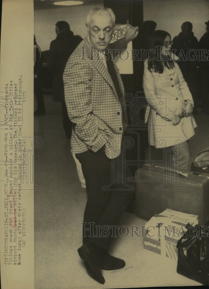 1975 Press Photo Minnesota Vikings football coach Bud Grant - sas10399 - Historic Images