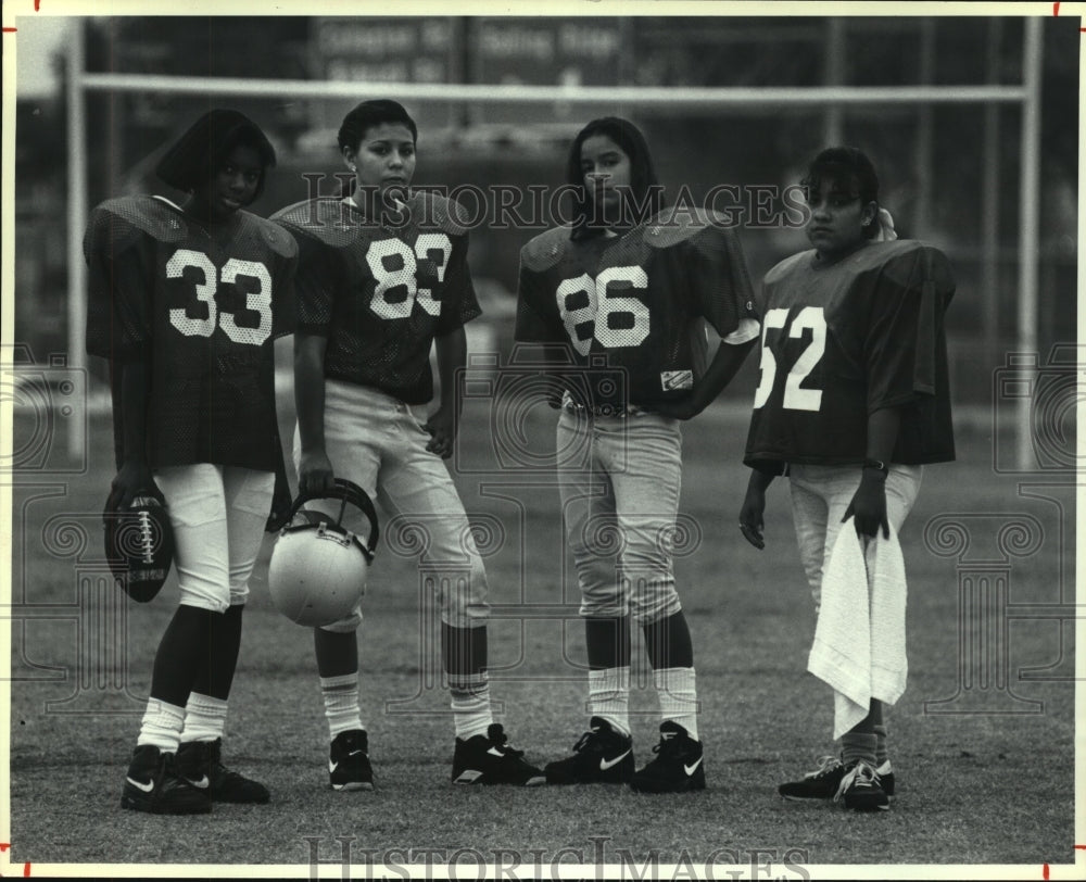 1993 Press Photo Pat Neff Middle School Female Football Players on Field - Historic Images