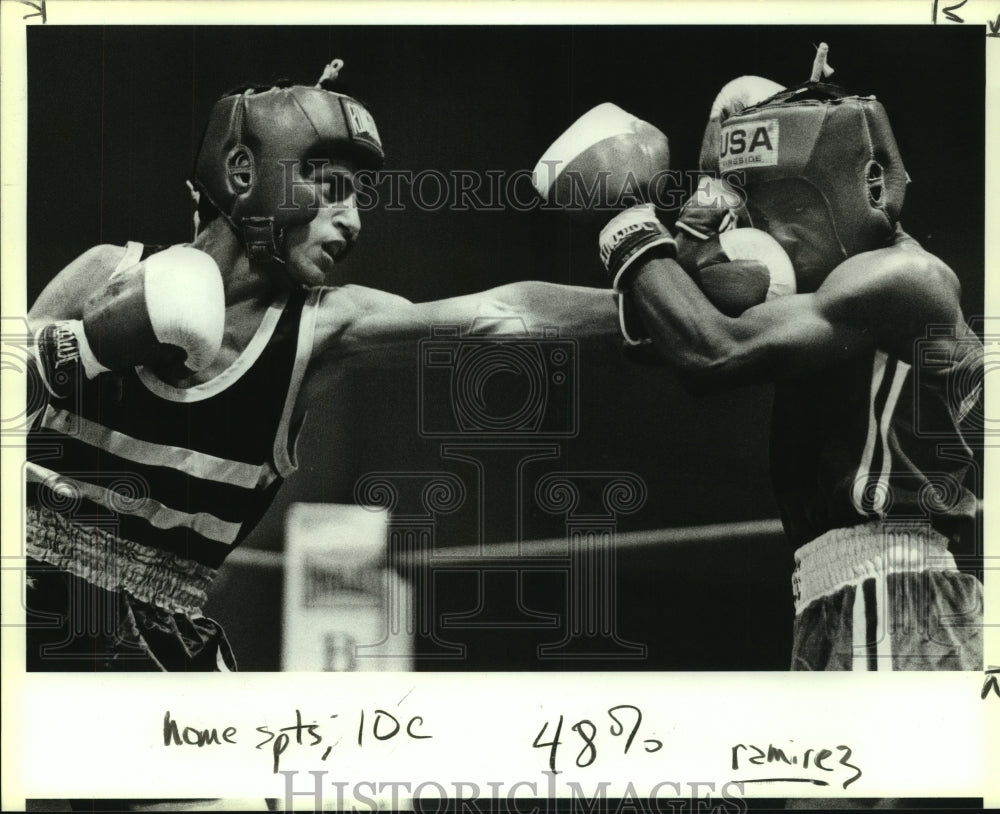 1989 Press Photo Flyweight Boxers at Boys Club Golden Gloves Bout - sas10487 - Historic Images
