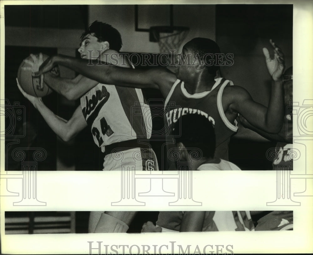 1986 Press Photo Clearlake and Holmes High School Basketball Players at Game - Historic Images