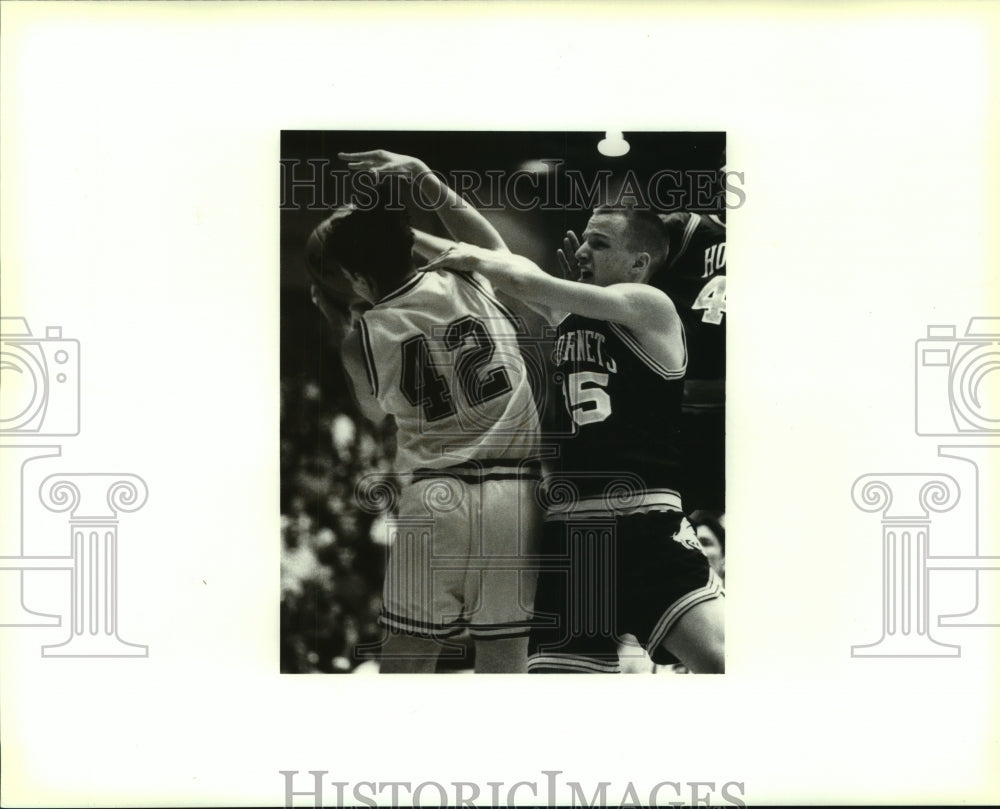 1994 Press Photo Del Rio and East Central High School Basketball Players at Game-Historic Images