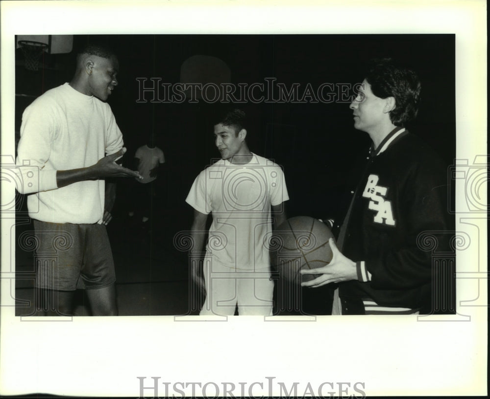 1993 Press Photo Roger Clack of Blessed Sacrament Academy High School Basketball - Historic Images