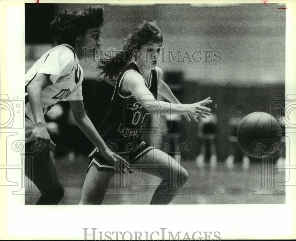 1990 Press Photo Dorla Davis, Seguin High School Basketball Player at Game- Historic Images