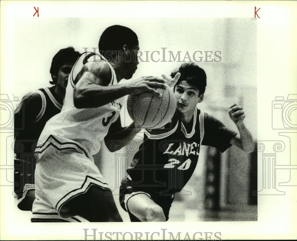 1990 Press Photo Lanier High School Basketball Player at Brackenridge Game - Historic Images