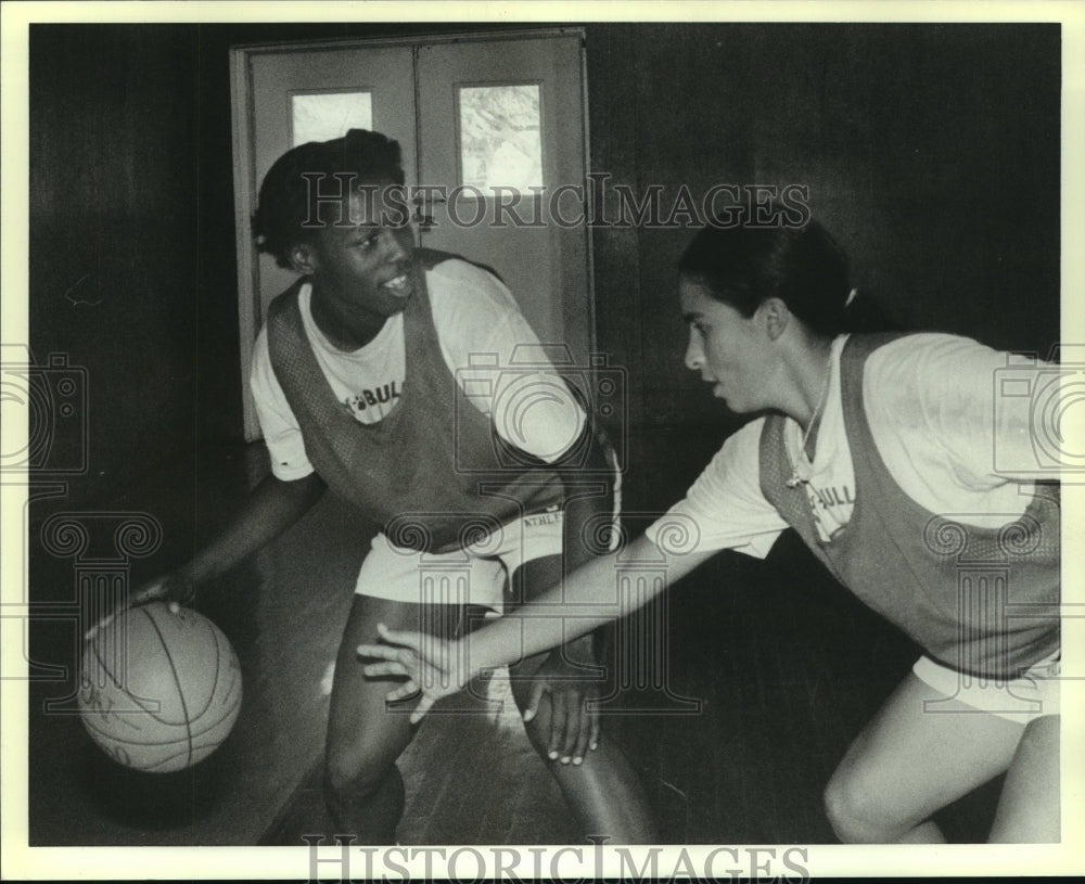 1990 Press Photo Marion High basketball players Nater Dunn and Jessica Ybarra - Historic Images