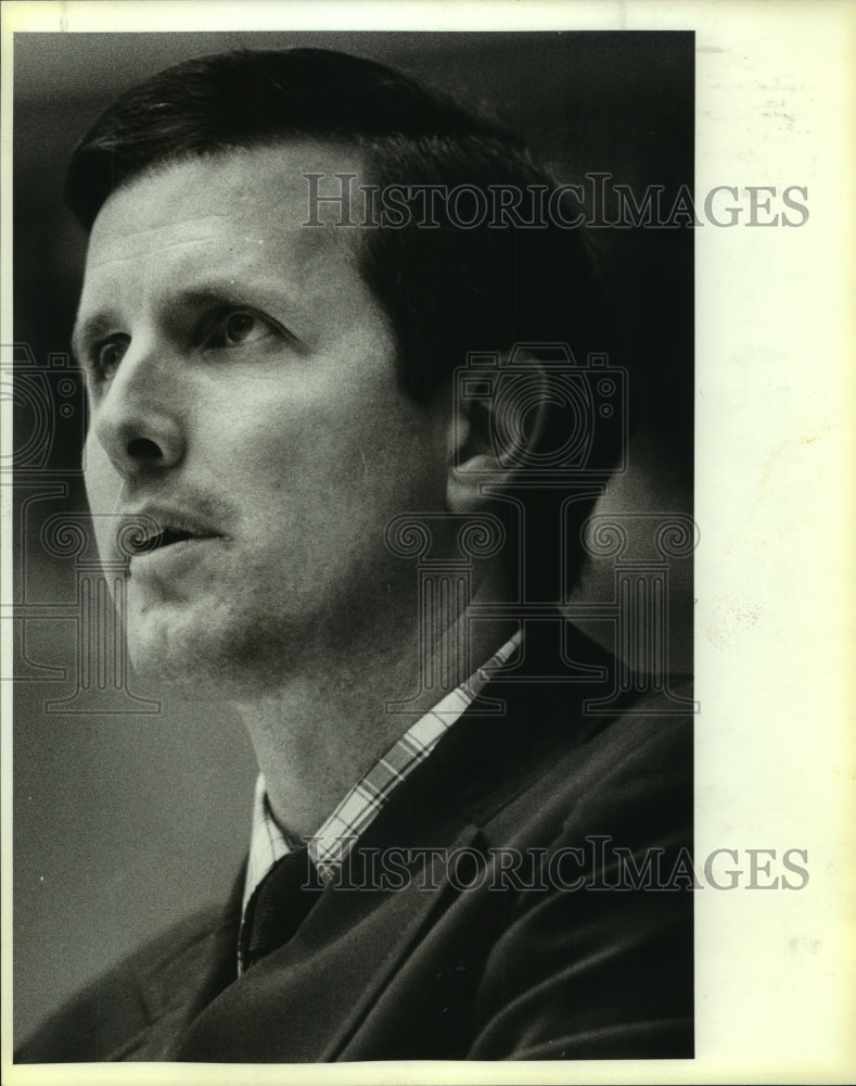 1986 Press Photo Larry Gatewood, San Antonio Interim Basketball Coach - Historic Images