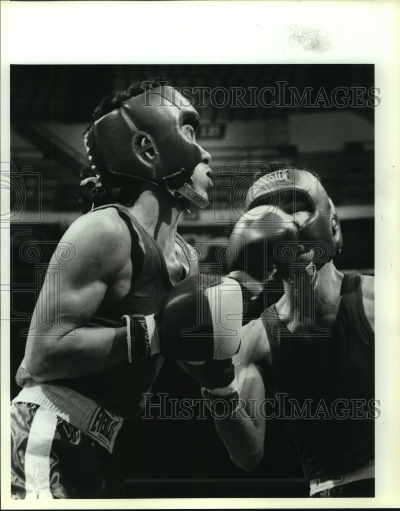 1992 Press Photo Cesar Cardenas, Golden Gloves Novice Division Boxer at Bout- Historic Images