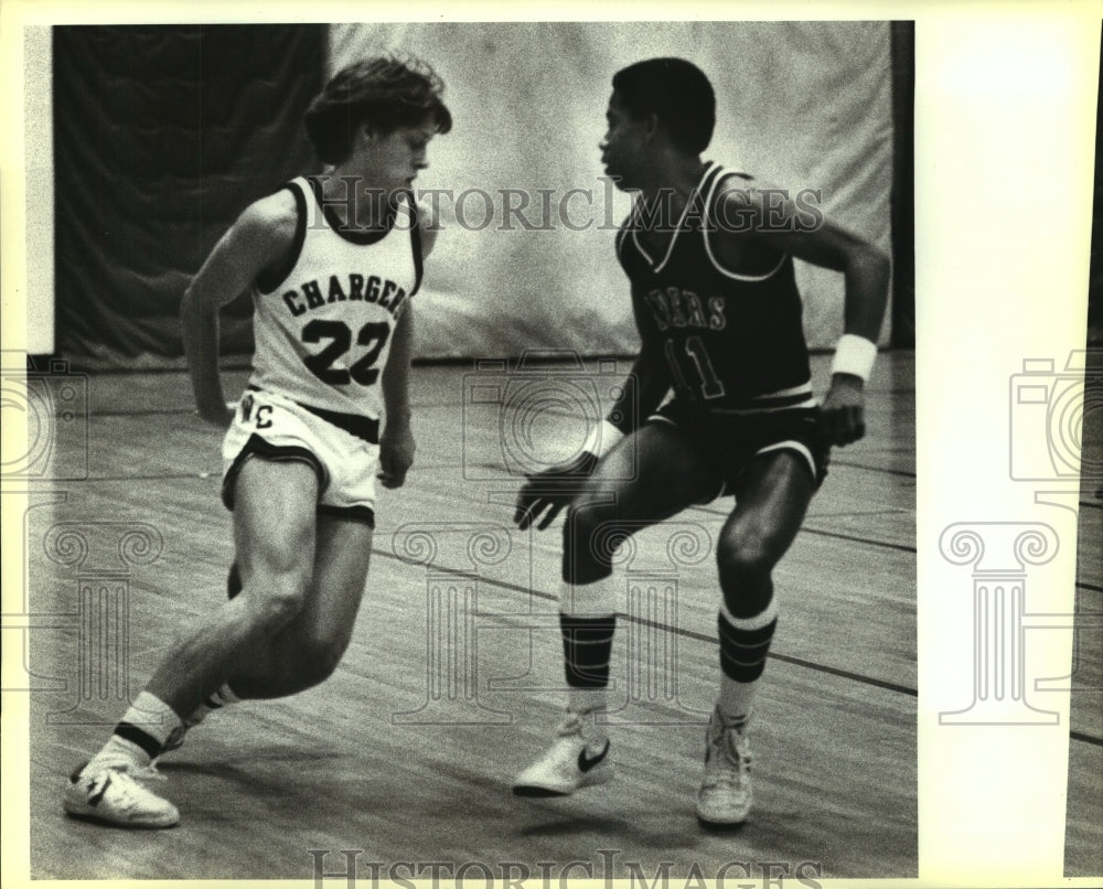 1984 Press Photo Churchill and Roosevelt play boys high school basketball - Historic Images