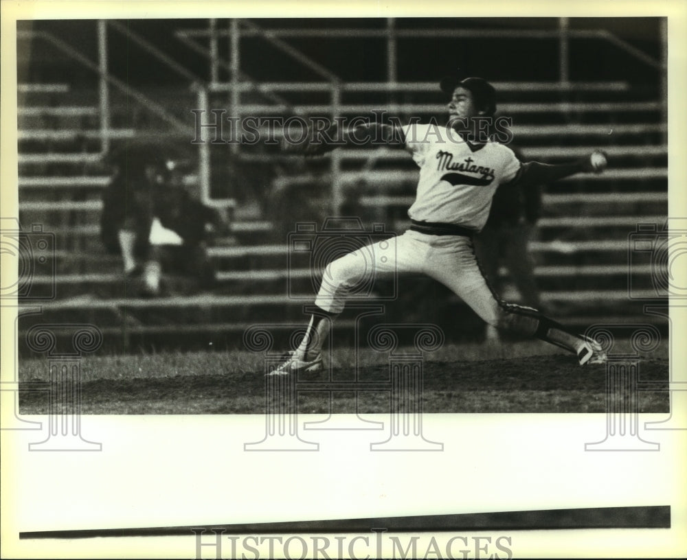 Press Photo Bobby Hernandez, Laredo Martin Baseball Pitcher - sas10757- Historic Images