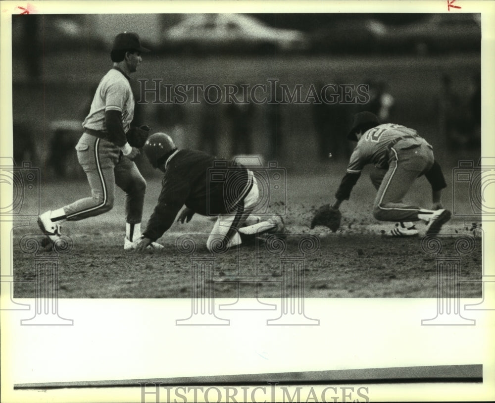1983 Press Photo Bobby Hernandez, Laredo Martin High School Baseball Player- Historic Images