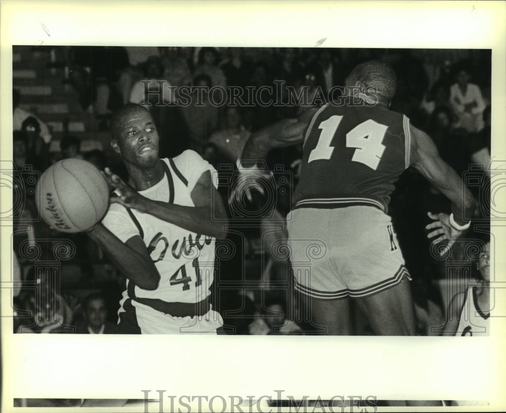 1985 Press Photo Elmo Byrd, Highlands High School Basketball Player at Game-Historic Images