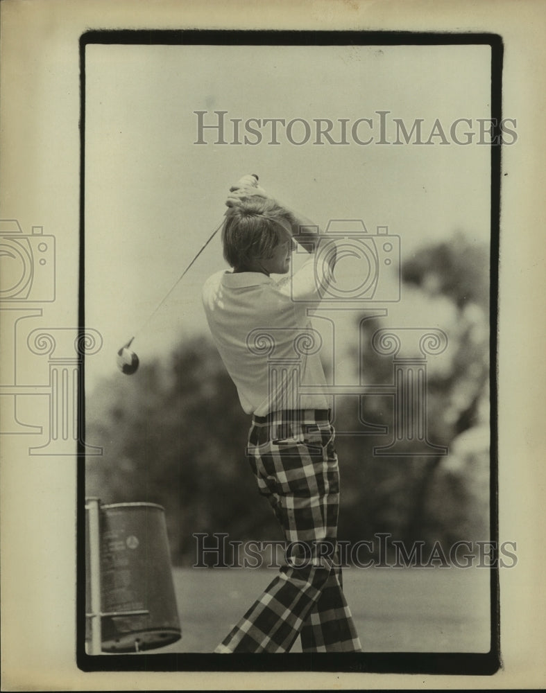 Press Photo Golfer Jim Grant tees off - sas10914 - Historic Images