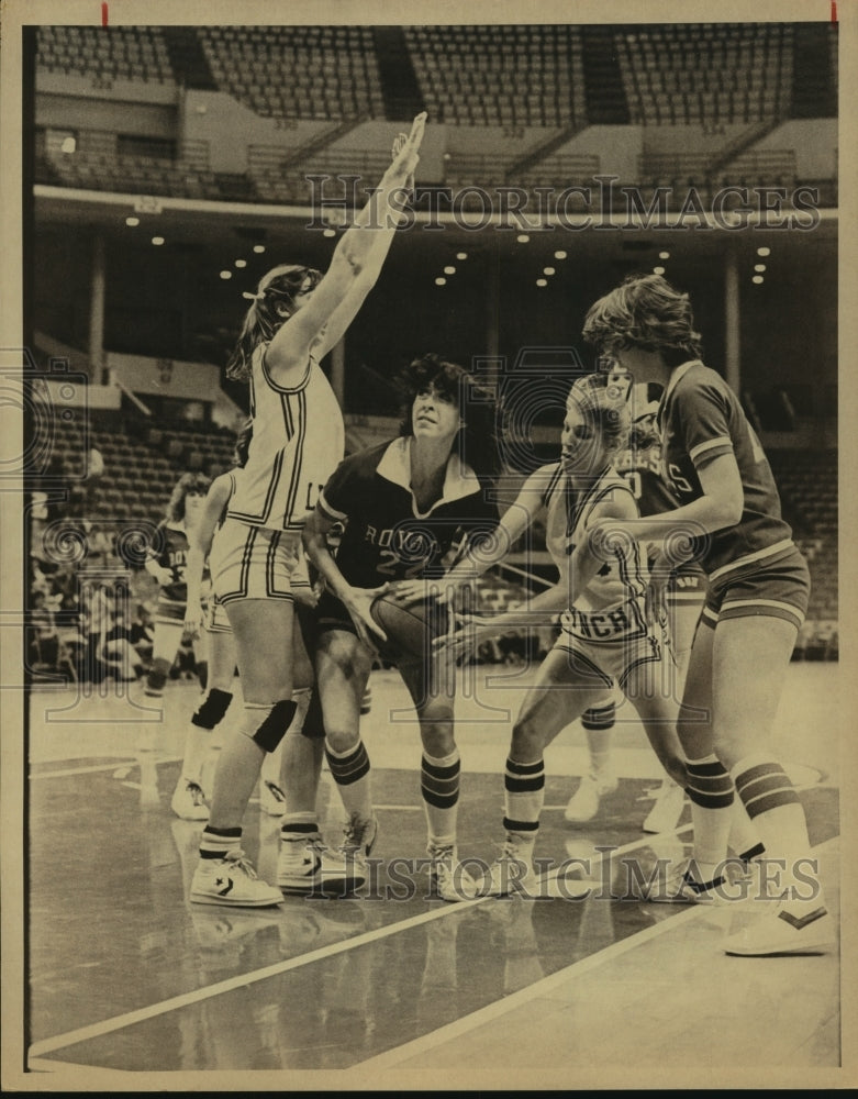 1981 Press Photo Robin Hacker, St. Gerard High School Basketball Player at Game- Historic Images