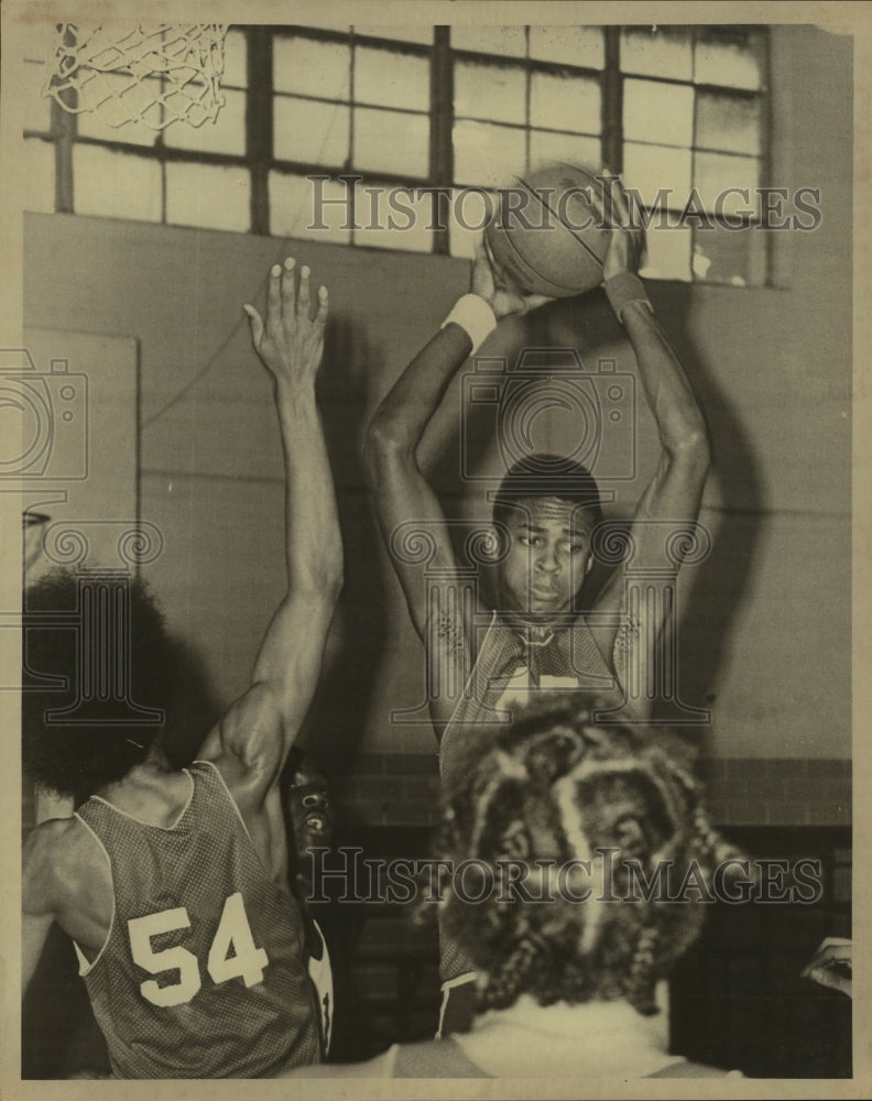 Press Photo Basketball Players at Game - sas11059- Historic Images