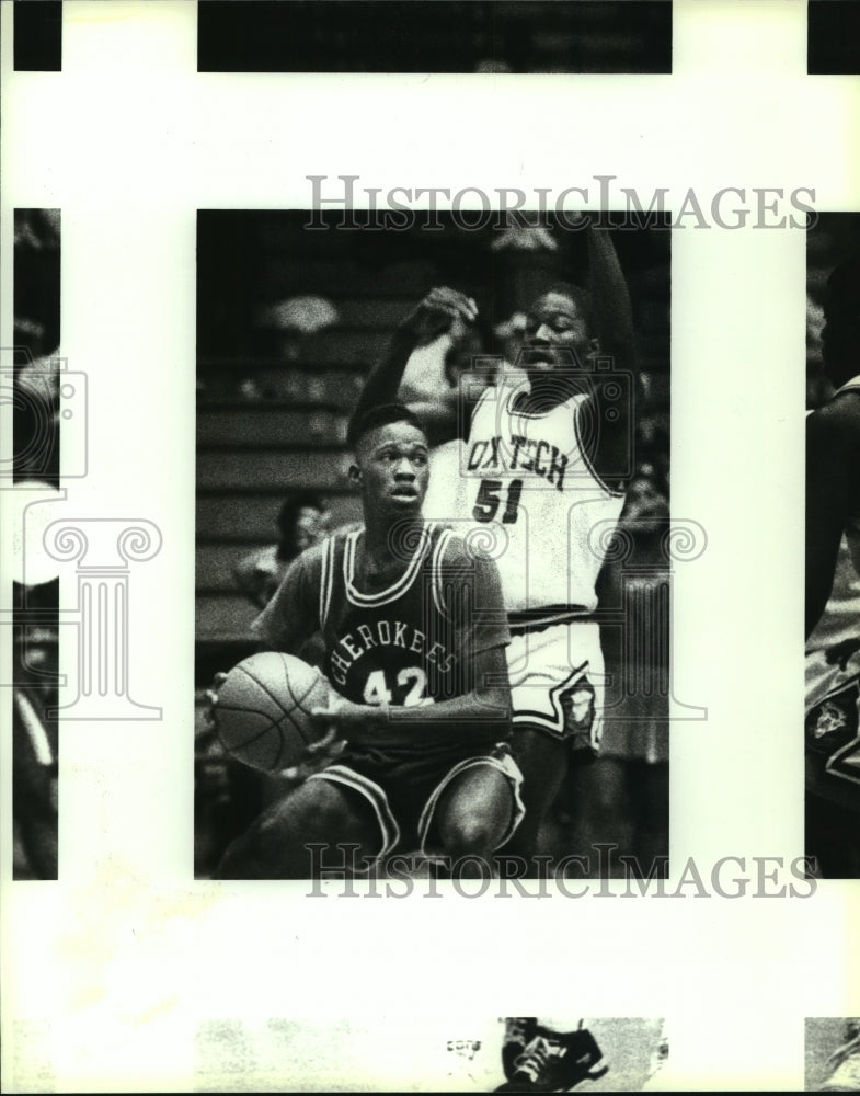 1990 Press Photo Fox Tech and Sam Houston High School Basketball Players at Game - Historic Images